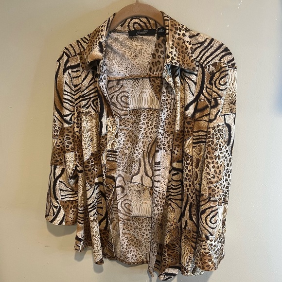 Essentials by Milano Button up blouse - Picture 7 of 7